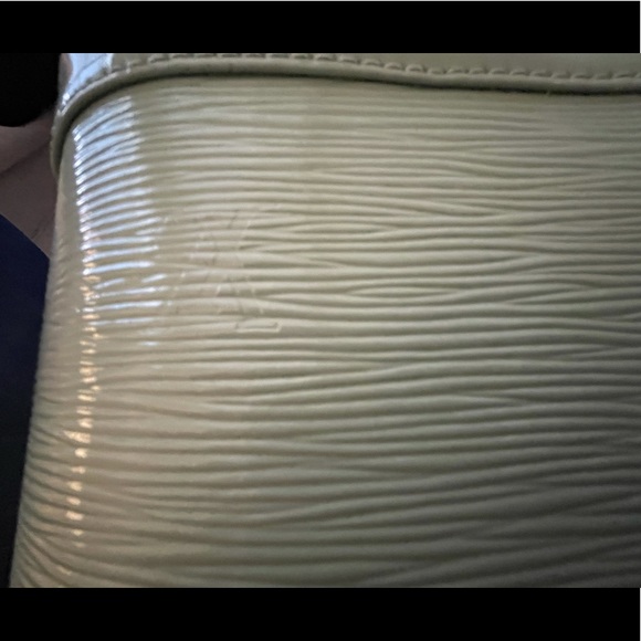 Louis Vuitton Alma - Picture 13 of 16